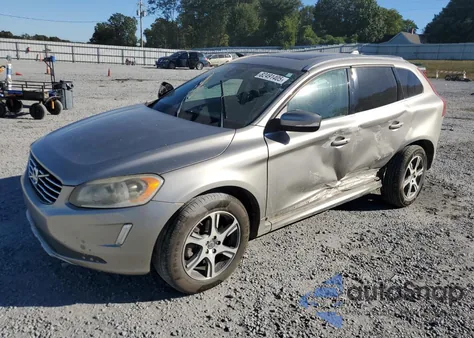 2015 Volvo Xc60 T6 Premier z USA, uszkodzony, nr VIN YV4902RB2F2620589